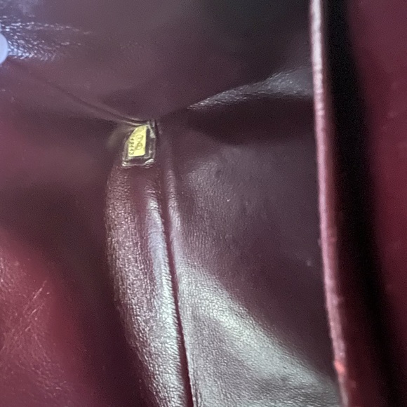 Authentic vintage Chanel maxi reissue Aged Calfskin & Gold-Tone Metal
Black - Picture 3 of 9